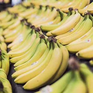 trendraider_foodsharing_bananen_im_supermarktregal