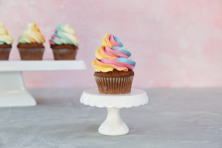 Eat a Rainbow Lebensmittelfarben Cupcake