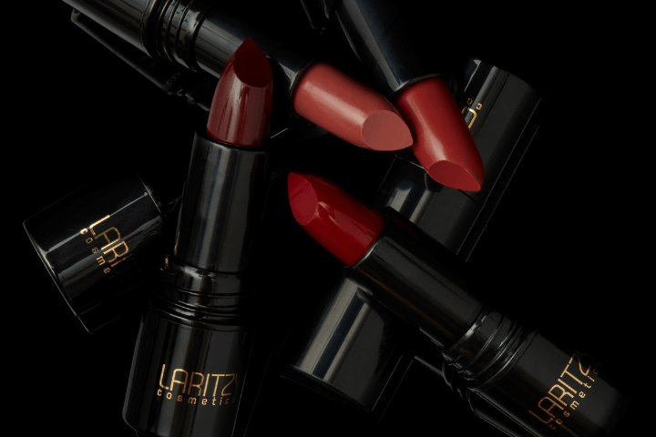 Vier vegane Lippenstifte von Laritzy Kosmetik